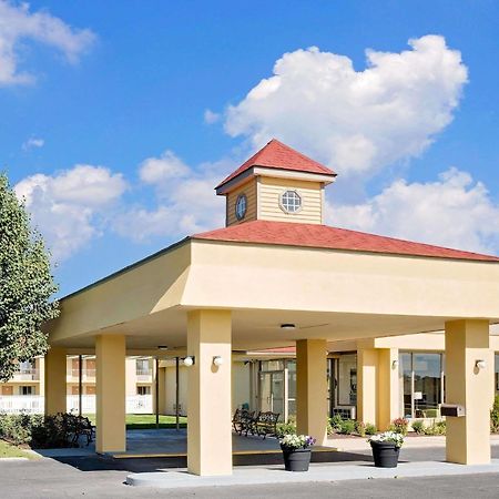 Days Inn By Wyndham Истон Экстерьер фото