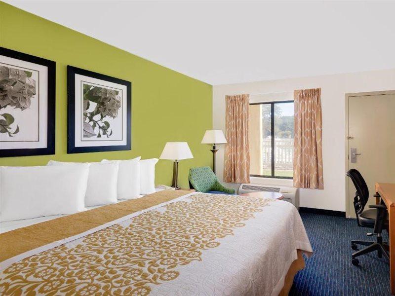 Days Inn By Wyndham Истон Экстерьер фото