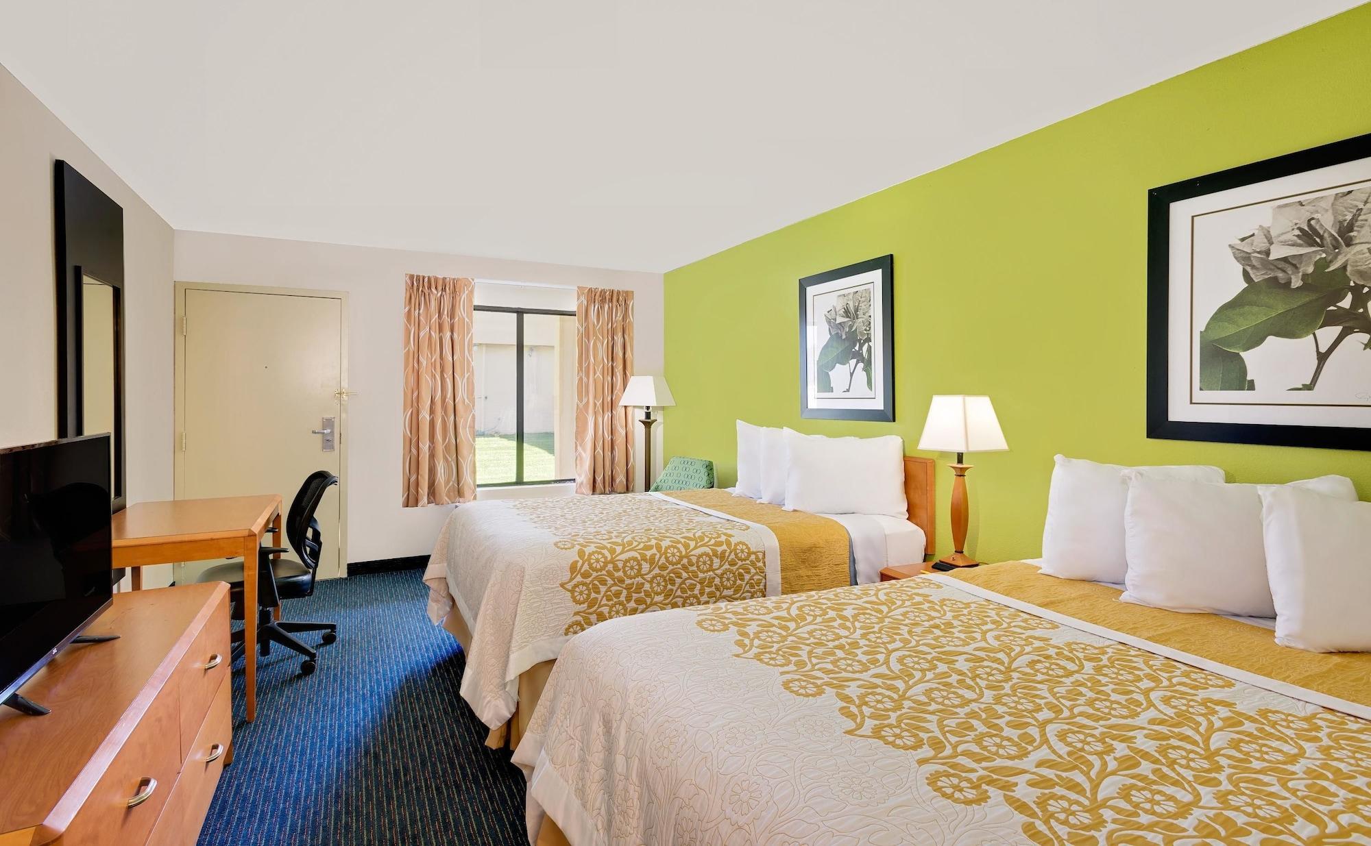 Days Inn By Wyndham Истон Экстерьер фото