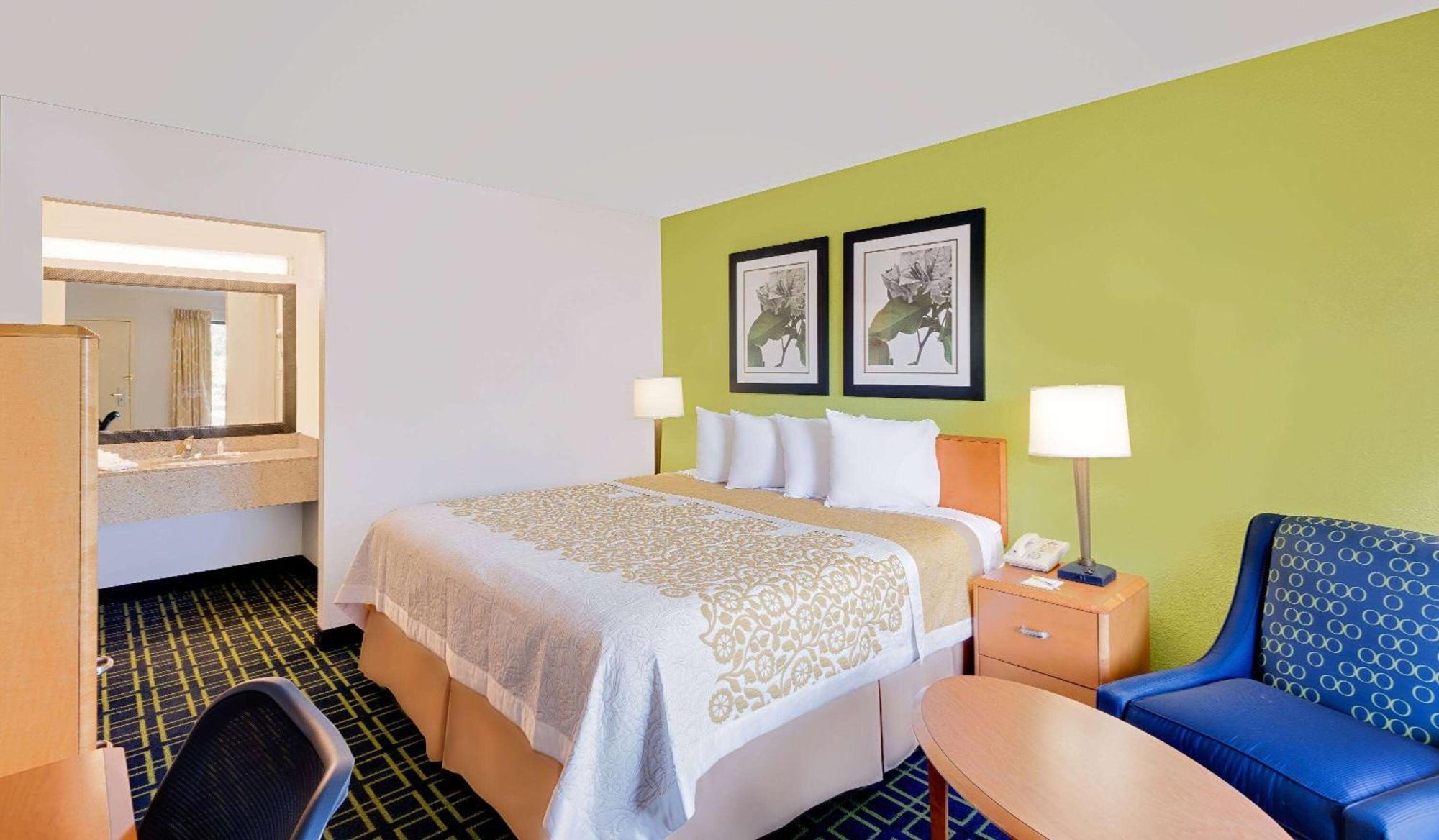 Days Inn By Wyndham Истон Экстерьер фото