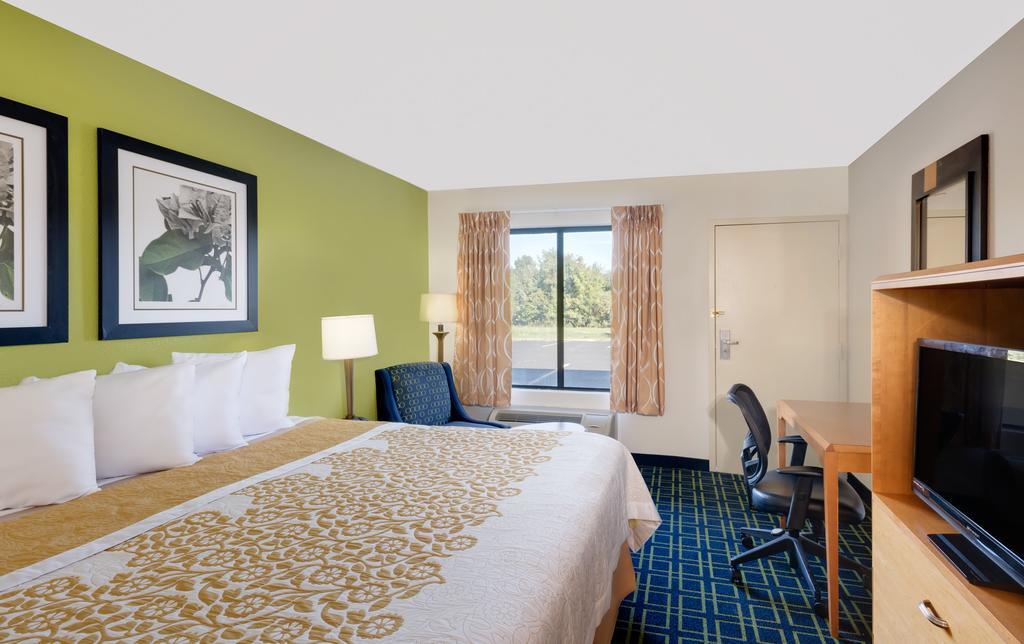 Days Inn By Wyndham Истон Экстерьер фото
