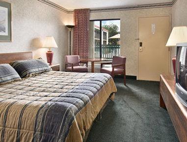 Days Inn By Wyndham Истон Экстерьер фото
