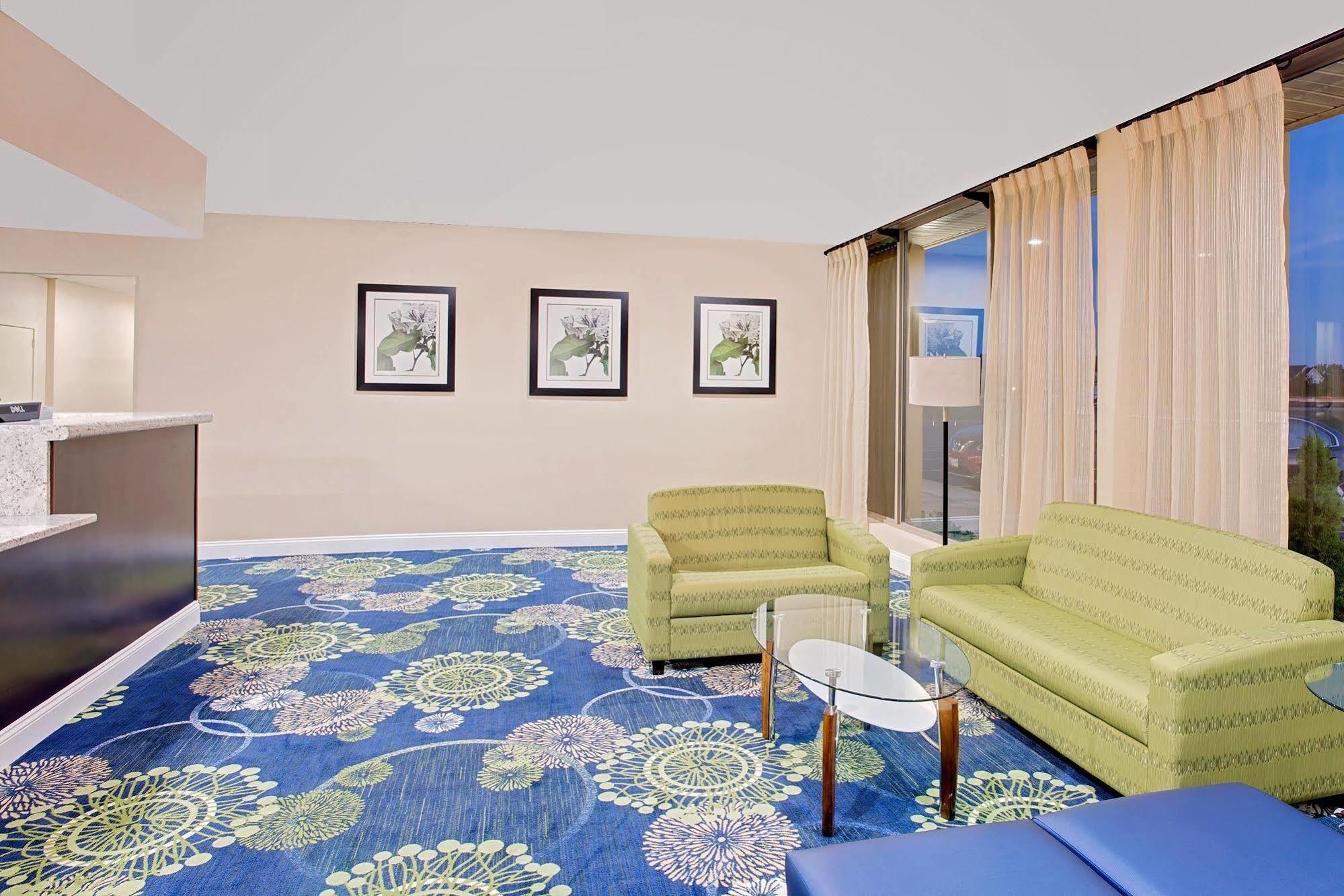 Days Inn By Wyndham Истон Экстерьер фото