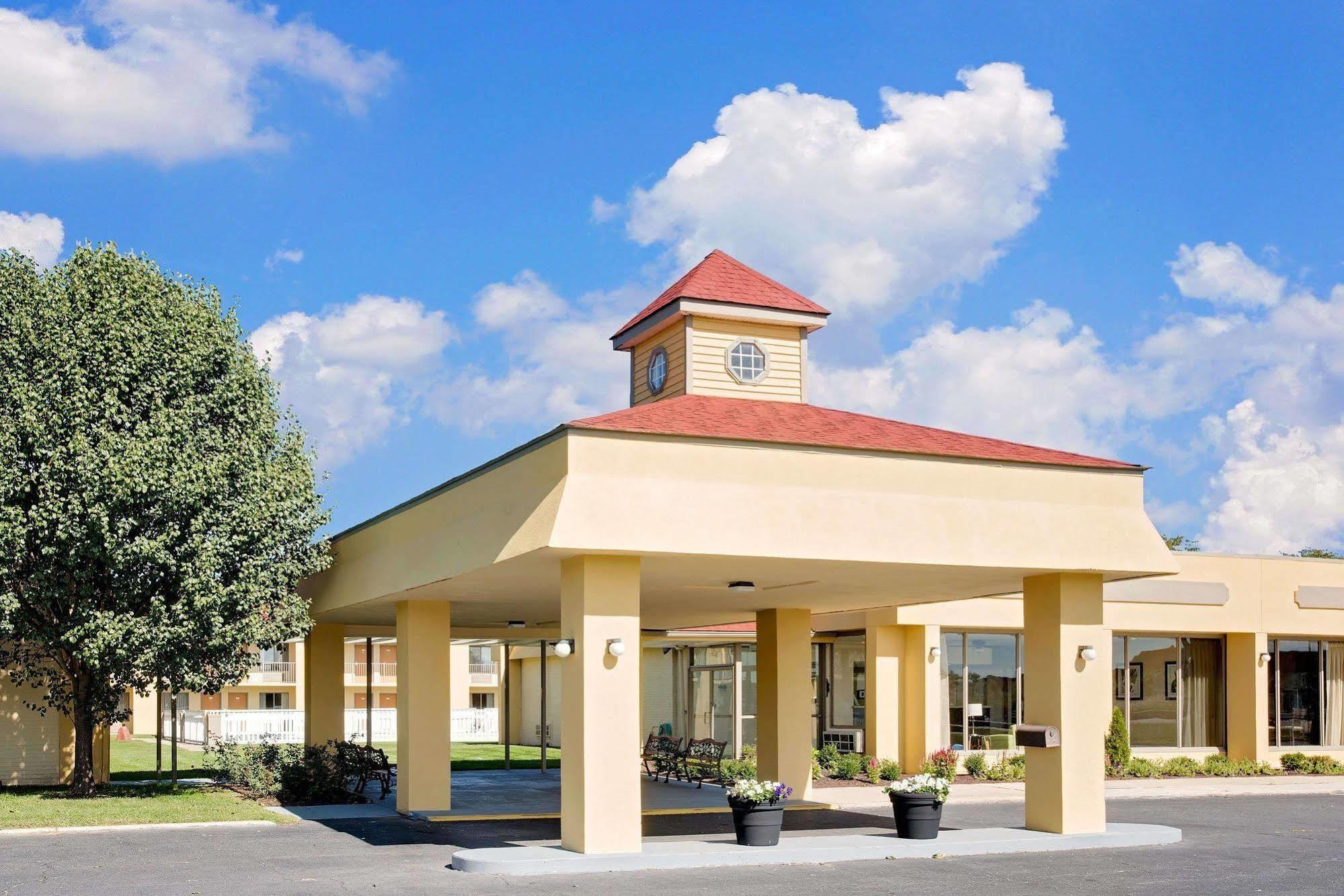 Days Inn By Wyndham Истон Экстерьер фото